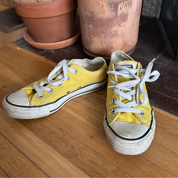 Converse Chuck Taylor All-Star Classic Yellow Sneakers Low Top Size W5.5 / M3.5 - Picture 2 of 10